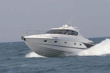 Yachtcharter Elan Power E 42 Bugansicht 3 Cab 1 WC