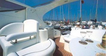 Yachtcharter Salpa Laver 38.5 Plicht