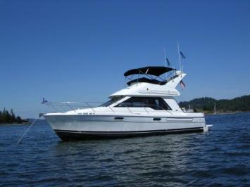 Yachtcharter Bayliner 3388 Seitenansicht 2 Cab 1 WC