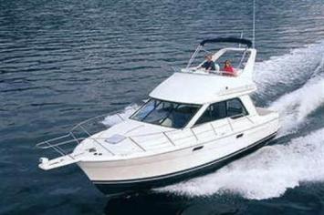 Yachtcharter Bayliner 3388 Bugansicht 2 Cab 1 WC