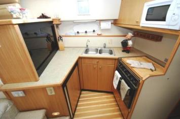 Yachtcharter Bayliner 3388 Pantry 2 Cab 1 WC