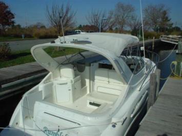 Yachtcharter Bayliner 3055 Heckansicht 2 Cab 1 WC 1