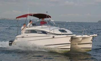 Yachtcharter MOTORCAT MC 30 (2Cab 1WC) Seite Bug