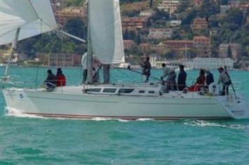 Yachtcharter Sun Fast 43 Seitenansicht 3 Cab 2 WC