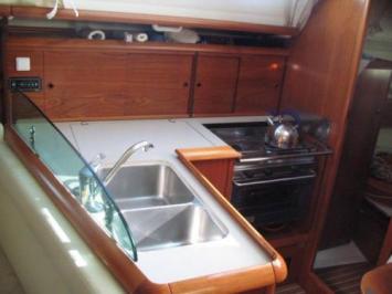 Yachtcharter Sun Fast 35 Pantry 3 Cab 1 WC
