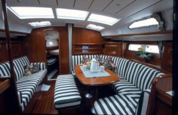 Yachtcharter Oceanis clipper 423 3cab salon