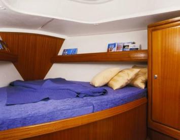 Yachtcharter Bavaria 37 3cab cabin