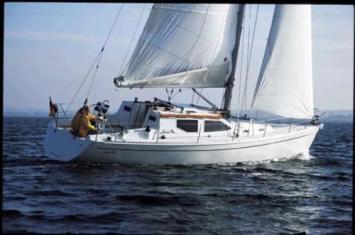 Yachtcharter Hanse 371 DS Seitenansicht