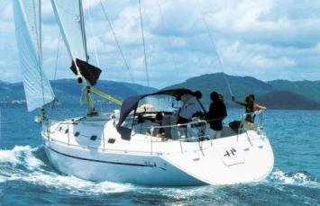 Yachtcharter Harmony 42 Heckansicht 3 Cab 2 WC