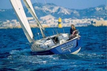 Yachtcharter Dufour 40 Heckansicht 3 Cab 2 WC