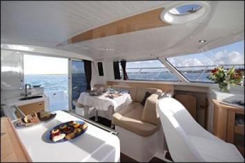 Yachtcharter Highland 35 Salon 3 Cab 1 WC 1