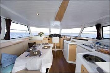 Yachtcharter Highland 35 Salon 3 Cab 1 WC