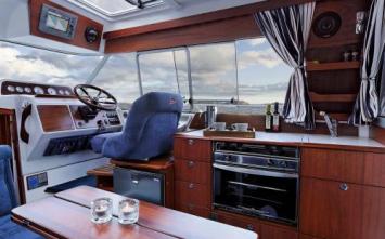 Yachtcharter Nimbus 320 Steuerstand