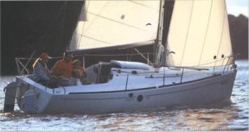 Yachtcharter First 211 Seitenansicht 1 Cab 1 WC