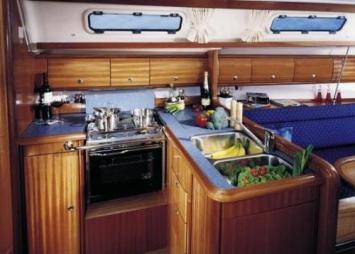 Yachtcharter Bavaria 36 2cab kitchen