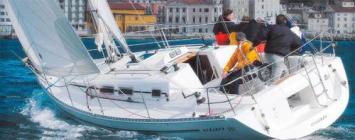 Yachtcharter Elan 333 2Cab Aussenansicht