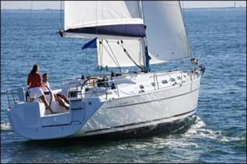 Yachtcharter Benneteau Cyclades 43.3 Heckansicht 3 Cab 3 WC