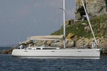 Yachtcharter Dufour 525 Seitenansicht 4 Cab 3 WC