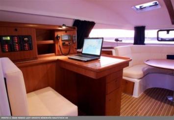 Yachtcharter Nautitech 44 (3+1Cab/2+1WC) Kartentisch WC