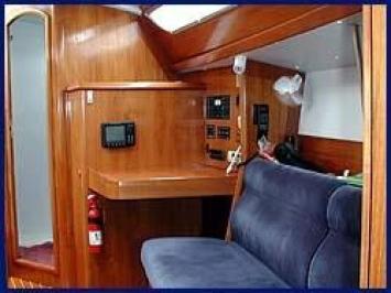 Yachtcharter Jeanneau 36 Kartentisch 2 Cab 1 WC