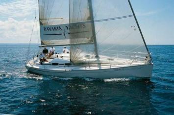 Yachtcharter Bavaria 35 Match 2cab top