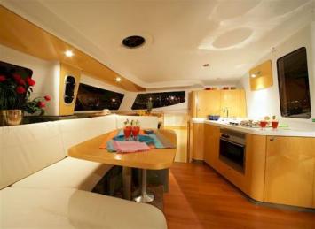 Yachtcharter Mahe 36 Pantry 3 Cab 1 WC