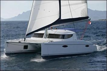 Yachtcharter Mahe 36 Bugansicht 3 Cab 1 WC