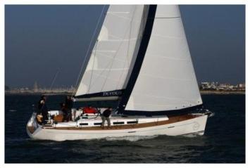 Yachtcharter Dufour 425 Seitenansicht 2 Cab