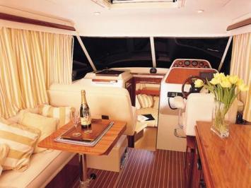 Yachtcharter ACM 31 Elite Cockpit 2 Cab 1 WC