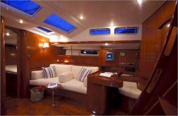 Yachtcharter Beneteau 57 4Cab 4WC Kartentisch