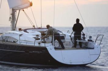 Yachtcharter Elan 514 Impression Heckansicht 2 Cab 2 WC