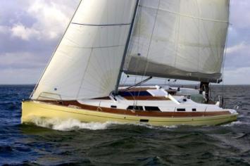 Yachtcharter Hanse 430 E Seitenansicht 3 Cab