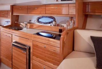 Yachtcharter Bavaria BMB 27 Sport Pantry