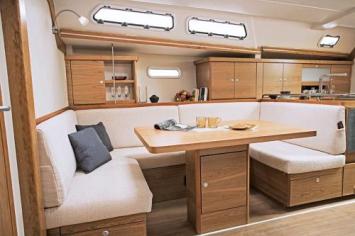 Yachtcharter Hanse 430 Salon 3 Cab