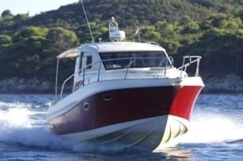 Yachtcharter Adex Motivo 29 Bugansicht 1 Cab 1 WC