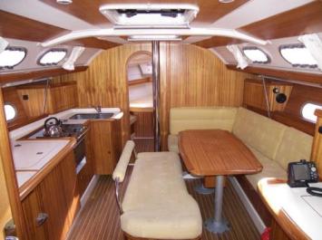 Yachtcharter GibSea 41 3 Cab 2WC Salon