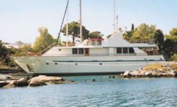 Yachtcharter Almarine 2400 Seitenansicht 6 Cab 6 WC