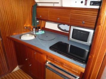 Yachtcharter Bavaria 34 sport 2cab Kitchen