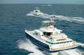 Yachtcharter Lagoon 43 Powercat Heckansicht 4 Cab 4 WC