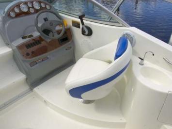 Yachtcharter Bayliner 265 Cockpit 1 Cab 1 WC