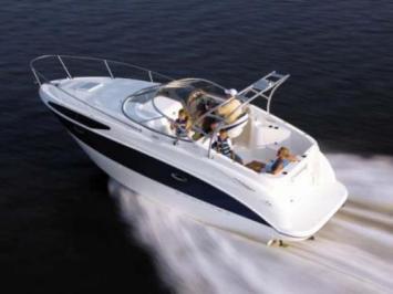 Yachtcharter Bayliner 265 Heckansicht 1 Cab 1 WC