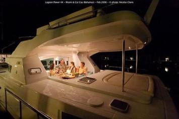 Yachtcharter Lagoon 44 Power Deck 4 Cab 4 WC