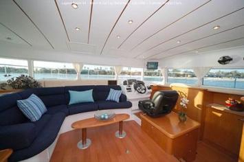 Yachtcharter Lagoon 44 Power Kartentisch 4 Cab 4 WC