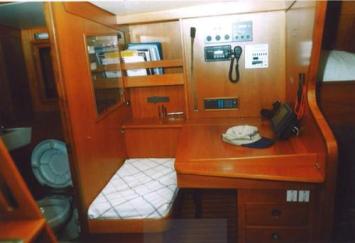 Yachtcharter Baltic 42 DP Kartentisch 3 Cab 2 WC