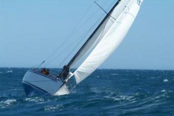 Yachtcharter Baltic 42 DP Bugansicht 3 Cab 2 WC