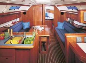 Yachtcharter Bavaria 36 Cruiser 2cab Salon