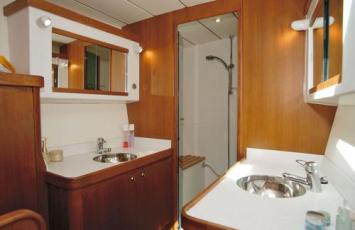 Yachtcharter Lagoon 570 Nasszelle 5 Cab 5 WC