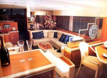 Yachtcharter Ponita Salon 4 Cab 4 WC