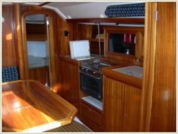 Yachtcharter Dufour 35 Classic Pantry 3 Cab