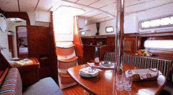 Yachtcharter Oceanis 36cc 2cab salon